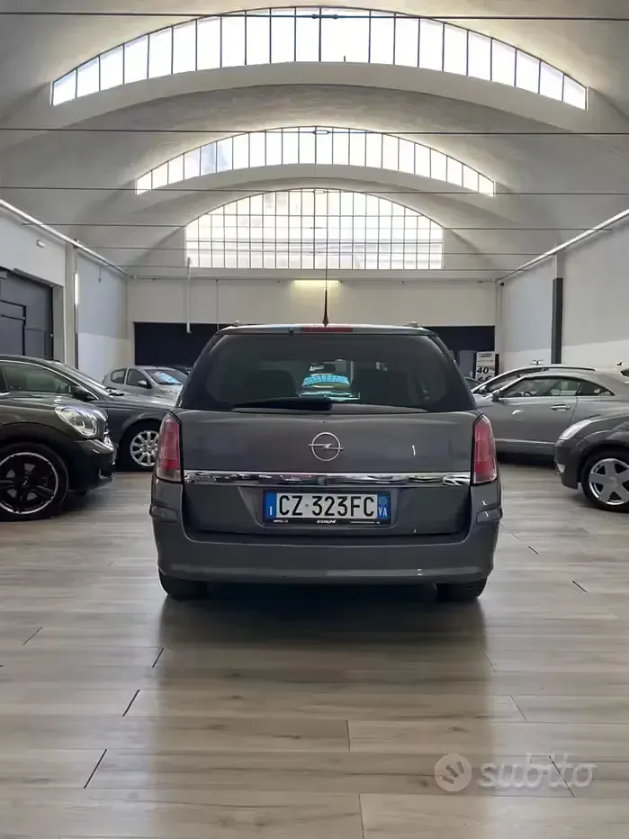 Usata Opel Astra Enjoy 90 CV (66 kW) 2005 Grigio Station wagon