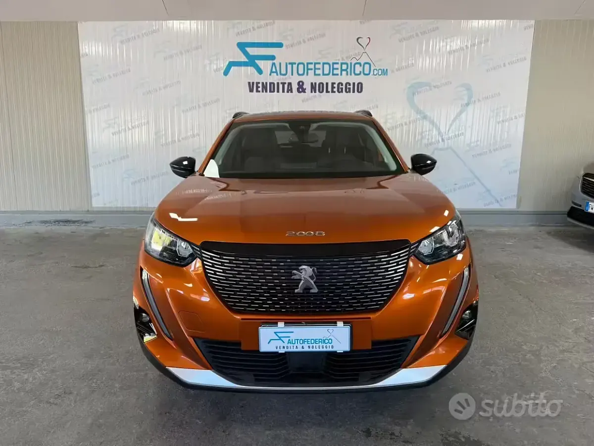 Używany Peugeot 2008 GT 110 KM (80 kW) 2022 Pomarańczowy SUV