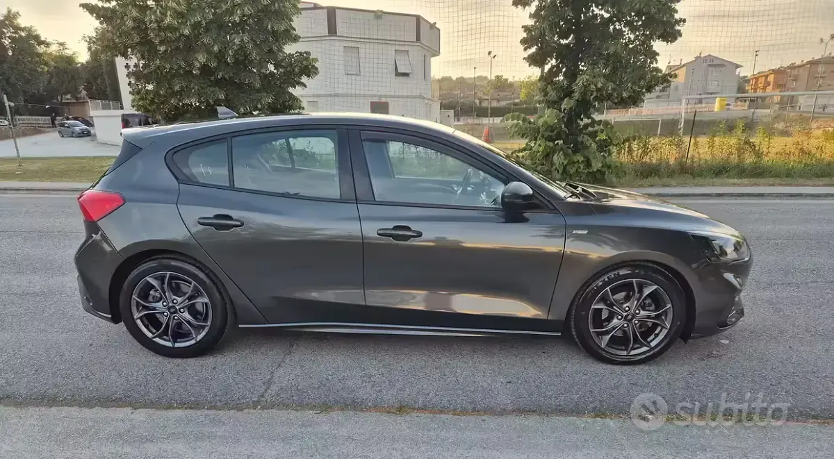 Usata Ford Focus ST-Line 150 CV (110 kW) 2018 Grigio Berlina