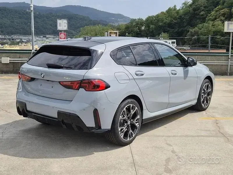 Nuova BMW 118 Efficient Dynamics 150 CV (110 kW) 2026 Grigio Utilitaria