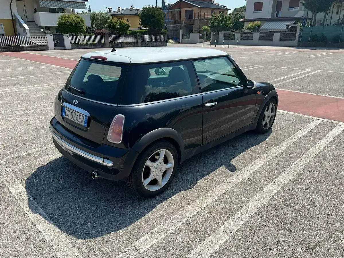 Usata Mini Cooper 116 CV (85 kW) 2003 Nero Utilitaria