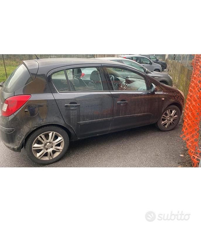 Usata Opel Corsa 90 CV (66 kW) 2006 Nero Berlina