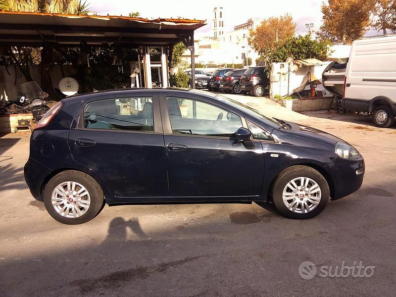 Usata Fiat Grande Punto Dynamic 75 CV (55 kW) 2012 Blu Utilitaria