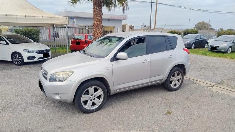 Usata Toyota RAV4 Luxury 177 CV (130 kW) 2008 Argento SUV