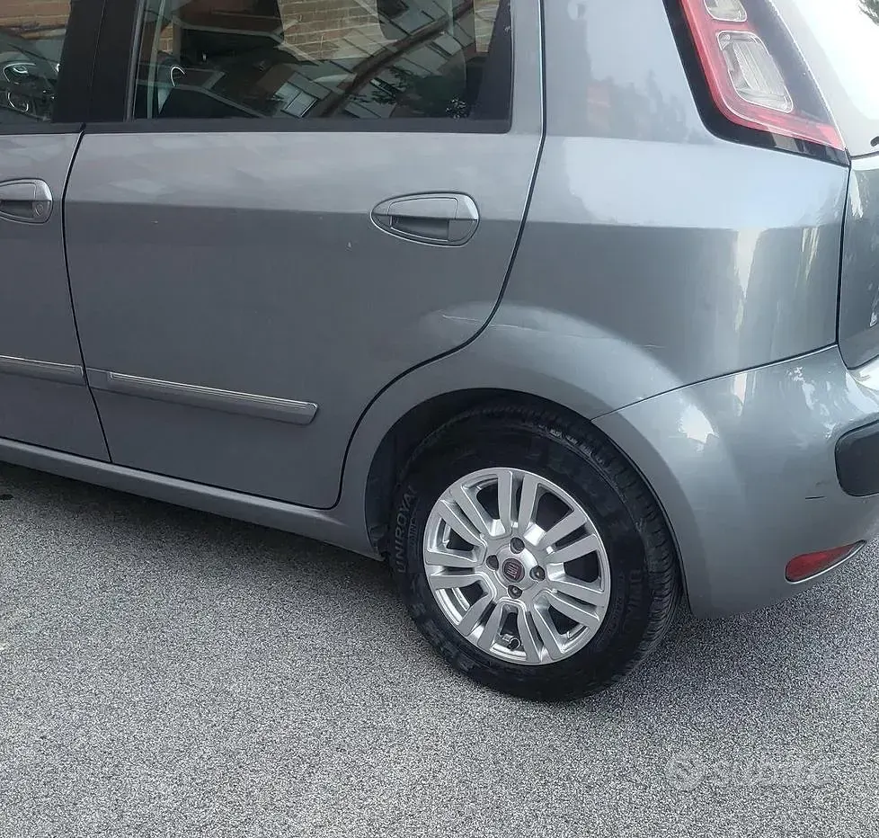 Usata Fiat Punto 75 CV (55 kW) 2011 Grigio Utilitaria