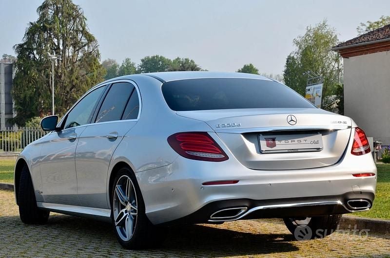 Usata Mercedes E220 AMG line 194 CV (142 kW) 2017 Grigio Berlina