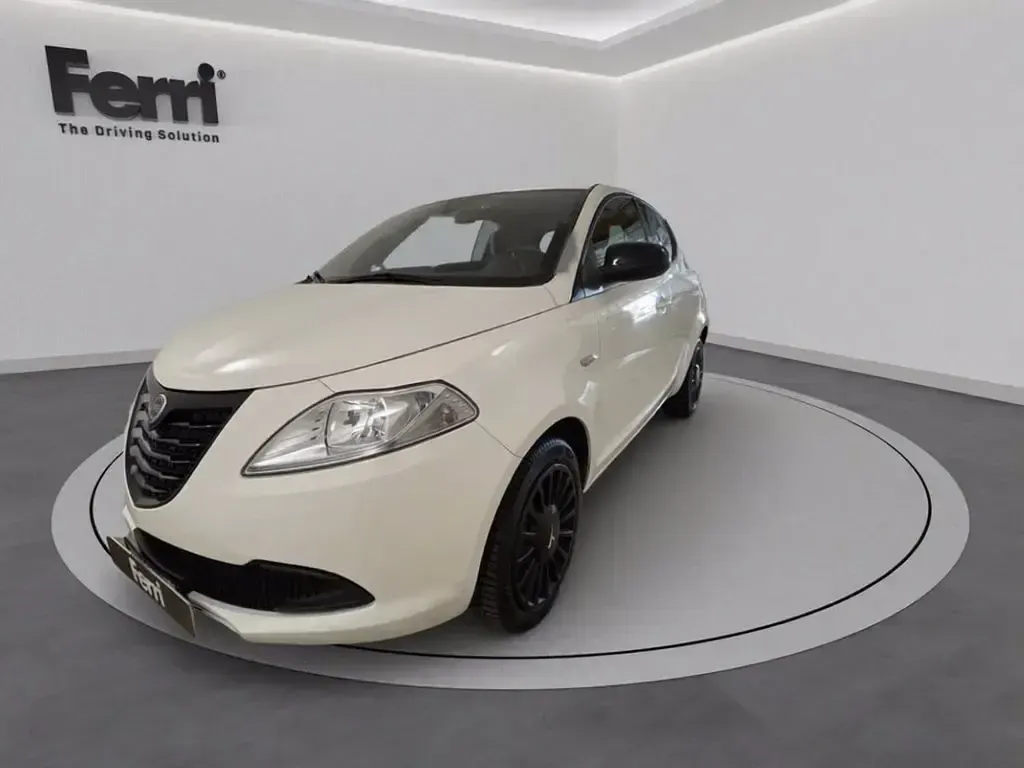 Usata Lancia Ypsilon 69 CV (50 kW) 2015 Utilitaria
