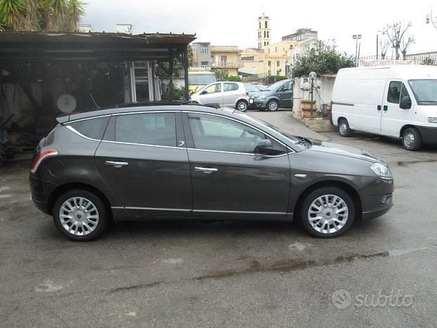 Gebraucht Lancia Delta Silver 120 PS (88 kW) 2014 Grau Kleinwagen