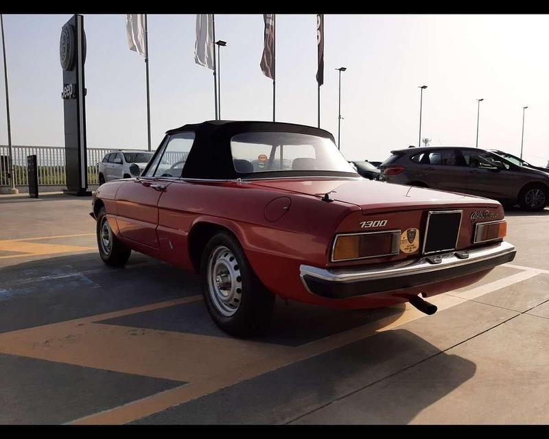 Usata Alfa Romeo Spider 120 CV (88 kW) 1975 Rosso Cabrio