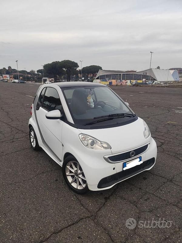 Bianco Usata 2012 Smart ForTwo Coupé Coupé | 6500 € - Immagine 1/4