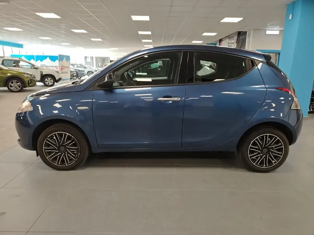 Usata Lancia Ypsilon Gold 69 CV (50 kW) 2025 Blu Utilitaria