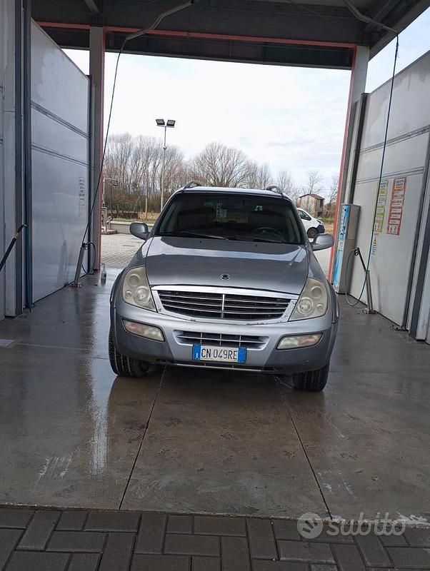 Usata SsangYong Rexton 165 CV (121 kW) 2004 Grigio SUV