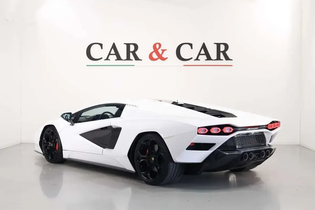 Usata Lamborghini Countach 814 CV (598 kW) 2022 Bianco Coupé