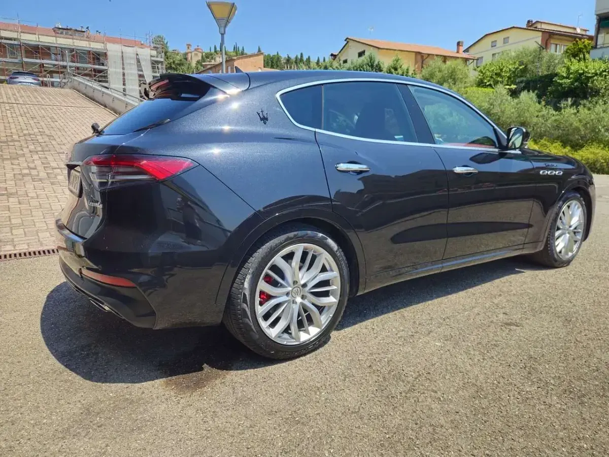 Usata Maserati Levante 349 CV (256 kW) 2022 Nero SUV