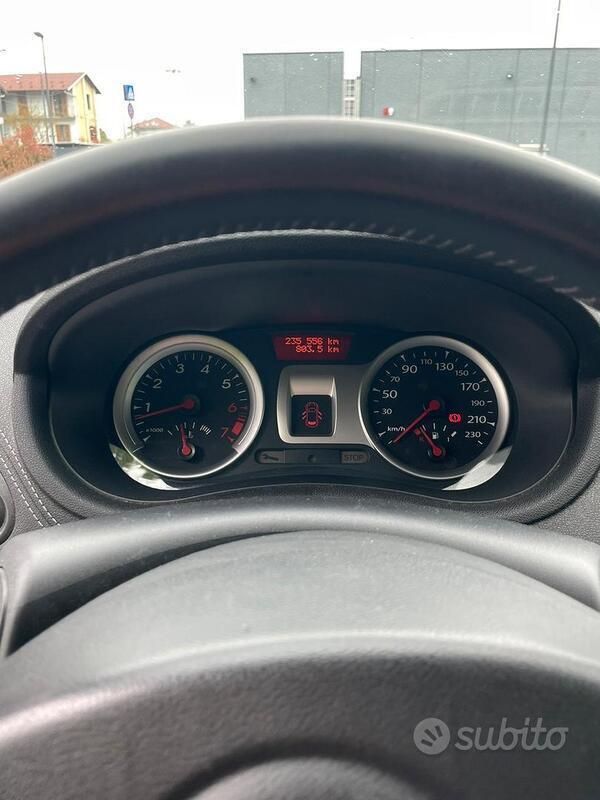 Usata Renault Clio II 75 CV (55 kW) 2011 Nero Utilitaria