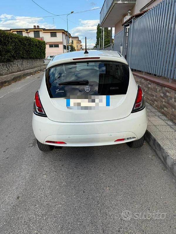 Usata Lancia Ypsilon 69 CV (50 kW) 2022 Bianco Utilitaria