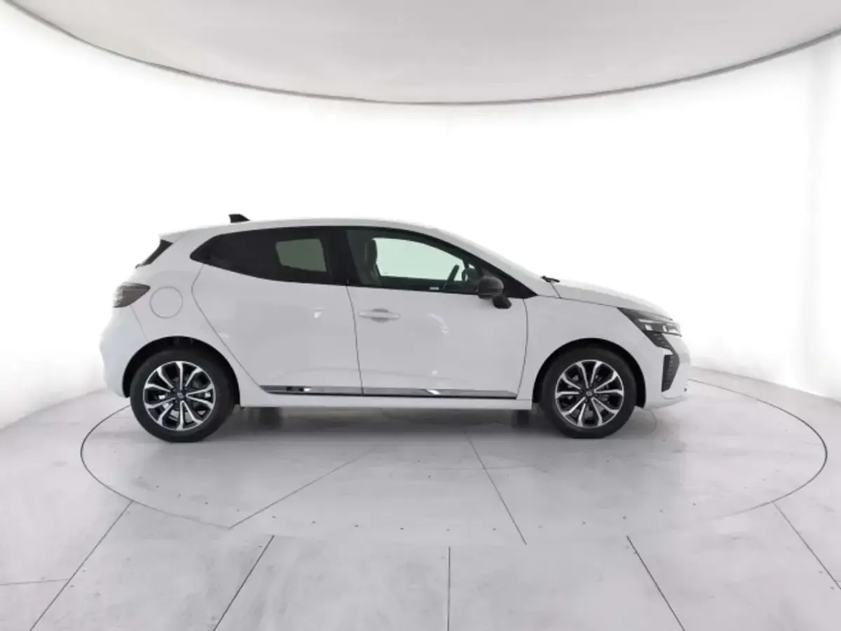 Usata Renault Clio V Techno 91 CV (66 kW) 2024 Bianco ghiaccio Berlina