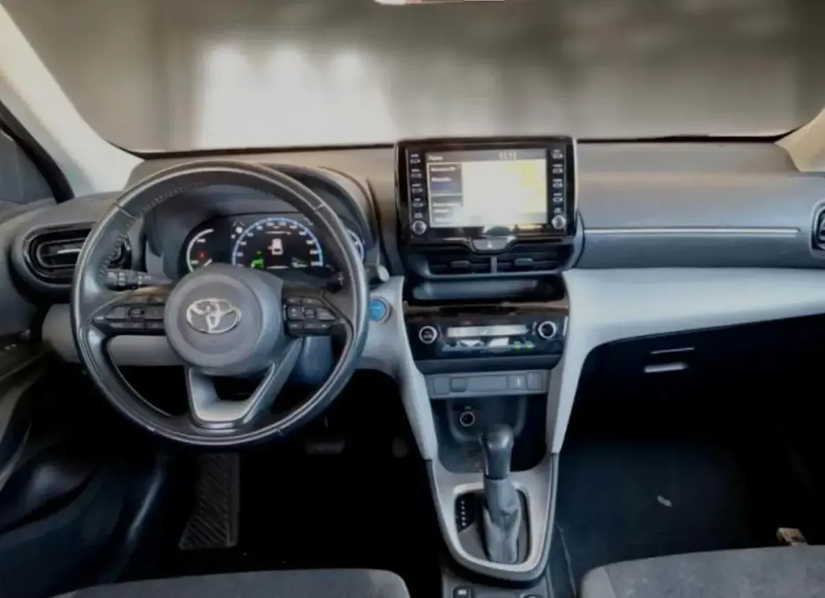 Usata Toyota Yaris Cross Business Edition 92 CV (67 kW) 2022 Grigio SUV