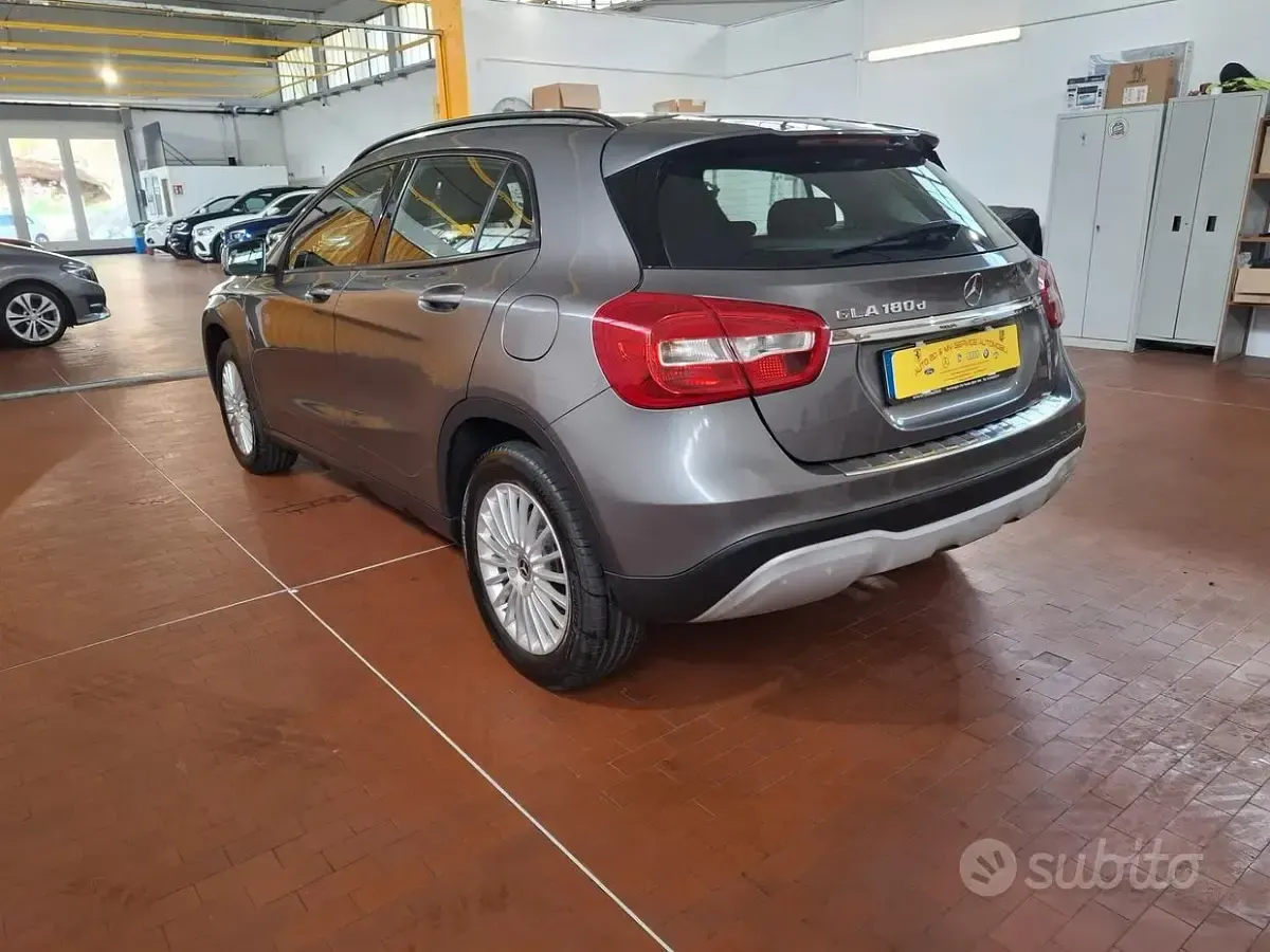 Usata Mercedes GLA180 Premium 109 CV (80 kW) 2018 Grigio SUV