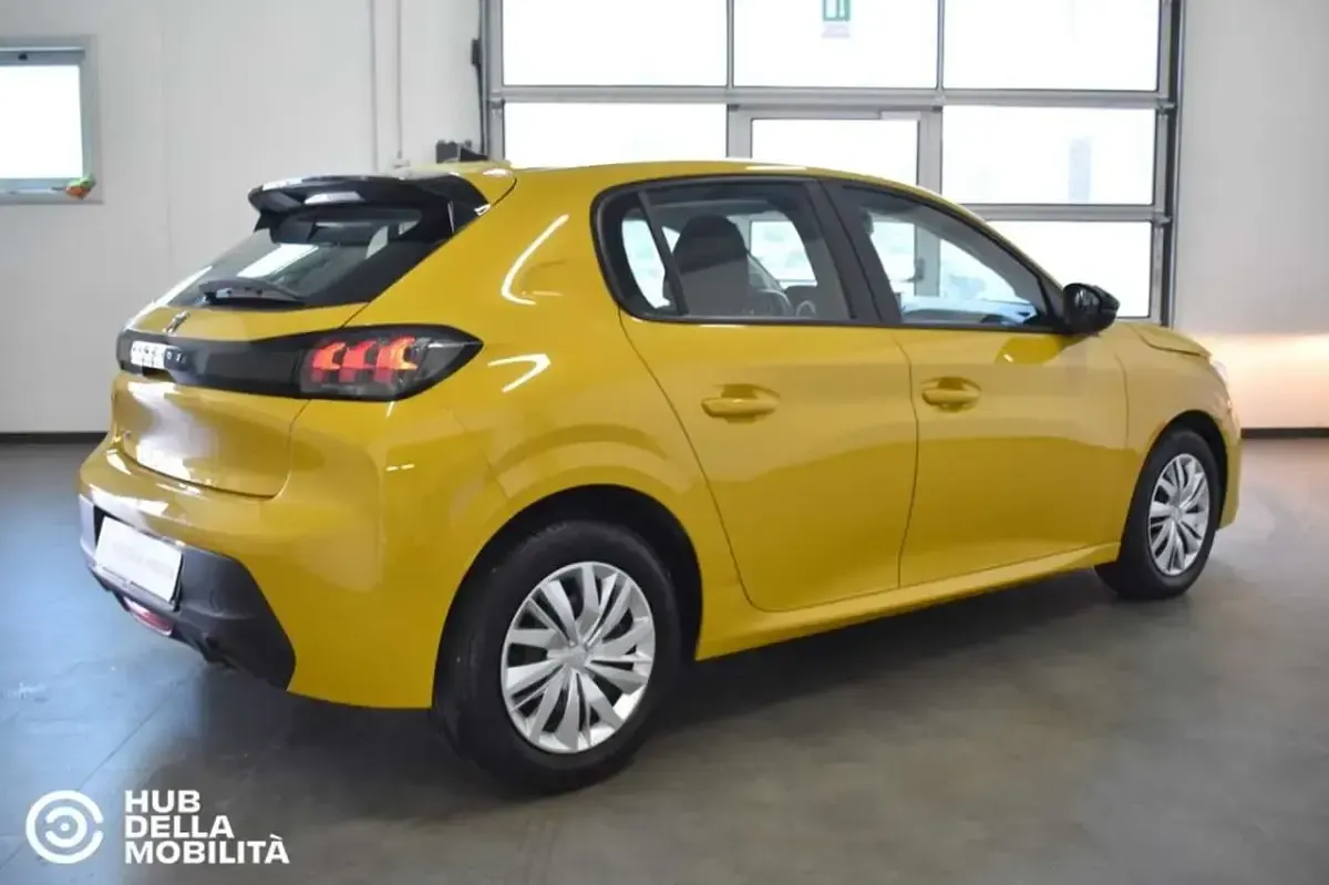 Usata Peugeot 208 Active 75 CV (55 kW) 2023 Giallo Utilitaria