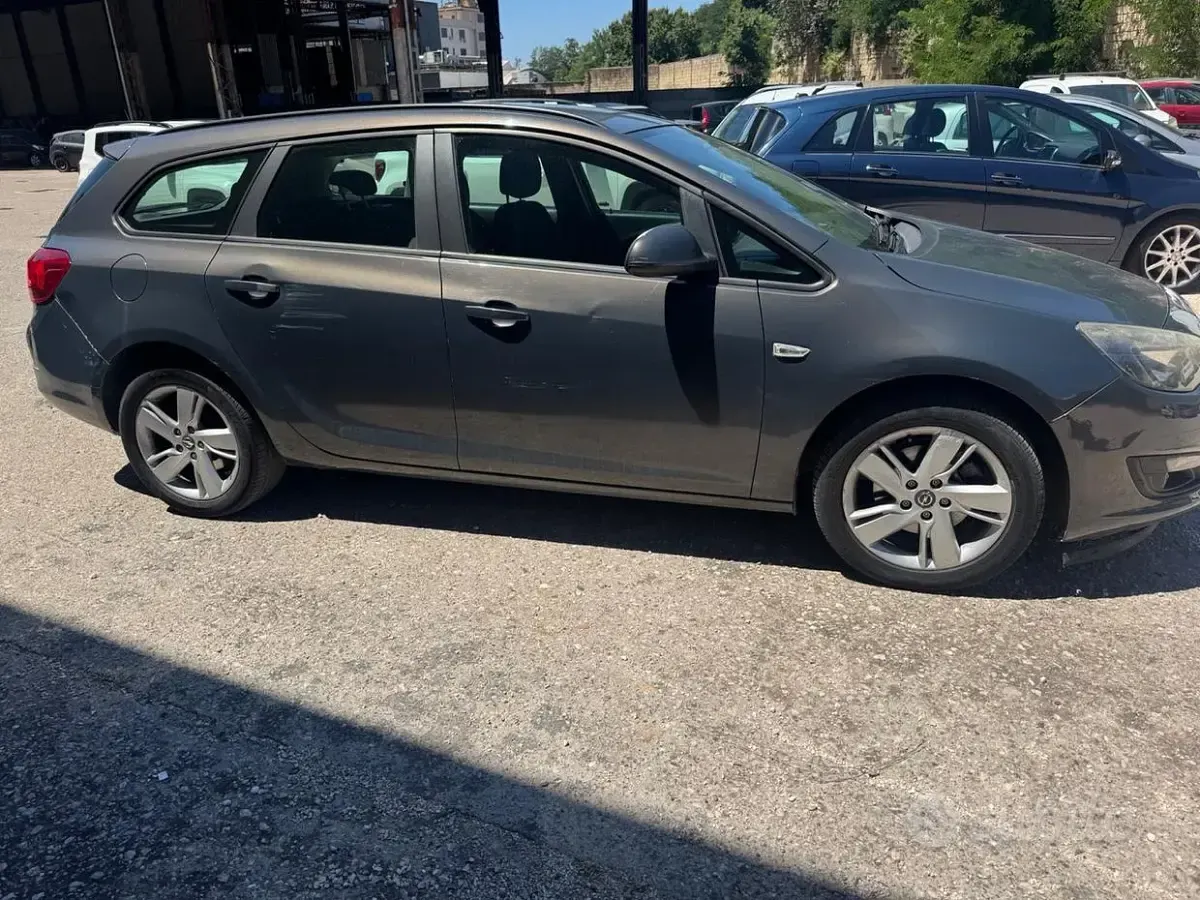 Usata Opel Astra S 130 CV (95 kW) 2013 Grigio Station wagon