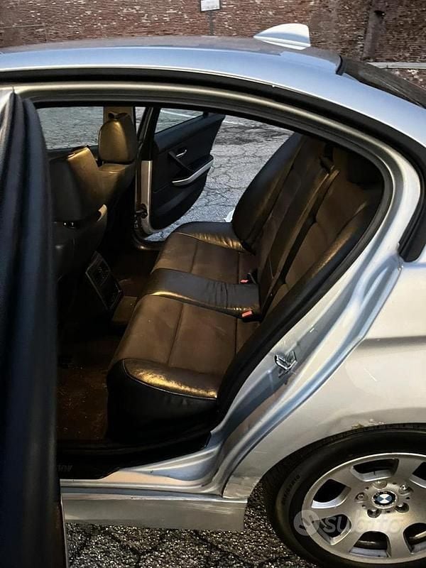 Begagnad BMW 320 163 HK (119 kW) 2005 Grå Sedan