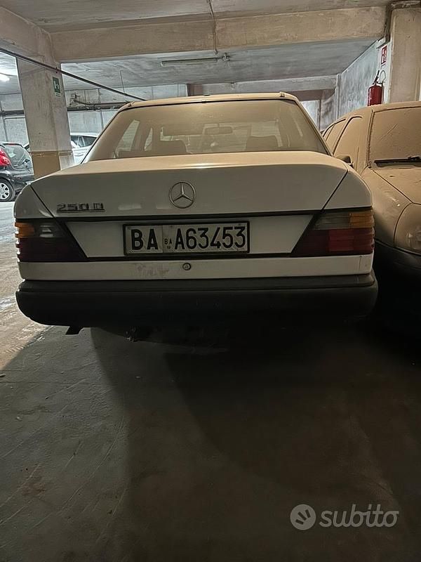 Usata Mercedes E250 1989 Bianco Berlina