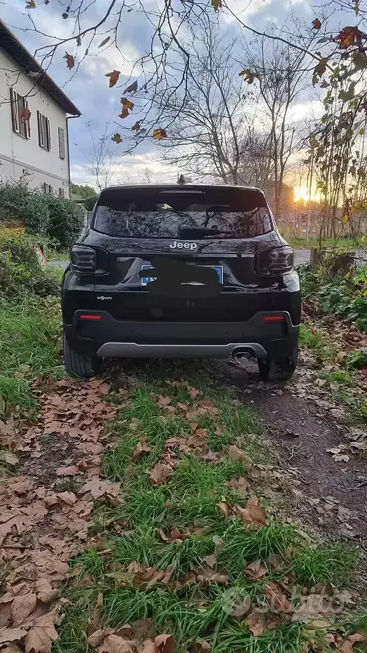 Usado Jeep Avenger Summit 101 HP (74 kW) 2023 Preto SUV