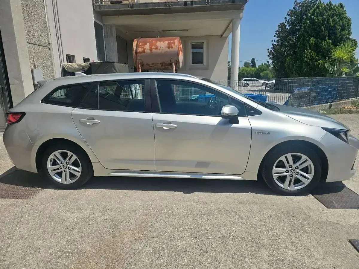 Usata Toyota Corolla Business Edition 98 CV (72 kW) 2021 Argento Station wagon