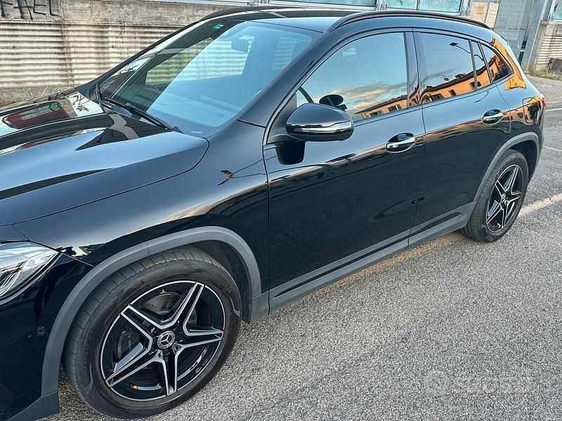 Usata Mercedes GLA200 AMG line 150 CV (110 kW) 2023 Nero SUV