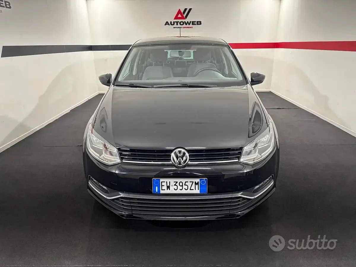 Käytetty VW Polo 90 HP (66 kW) 2014 Musta Sedan