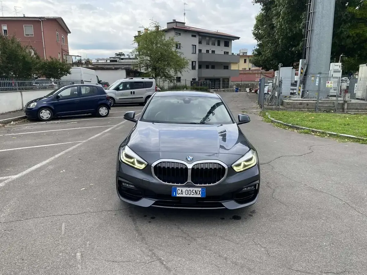 Usata BMW 118 Advantage 140 CV (102 kW) 2020 Grigio Berlina