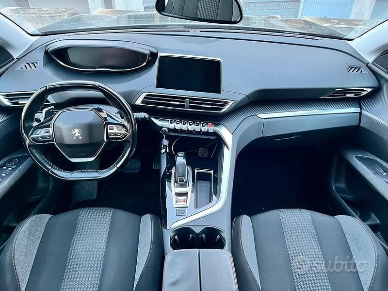 Usata Peugeot 5008 Business-Line 120 CV (88 kW) 2018 Nero SUV