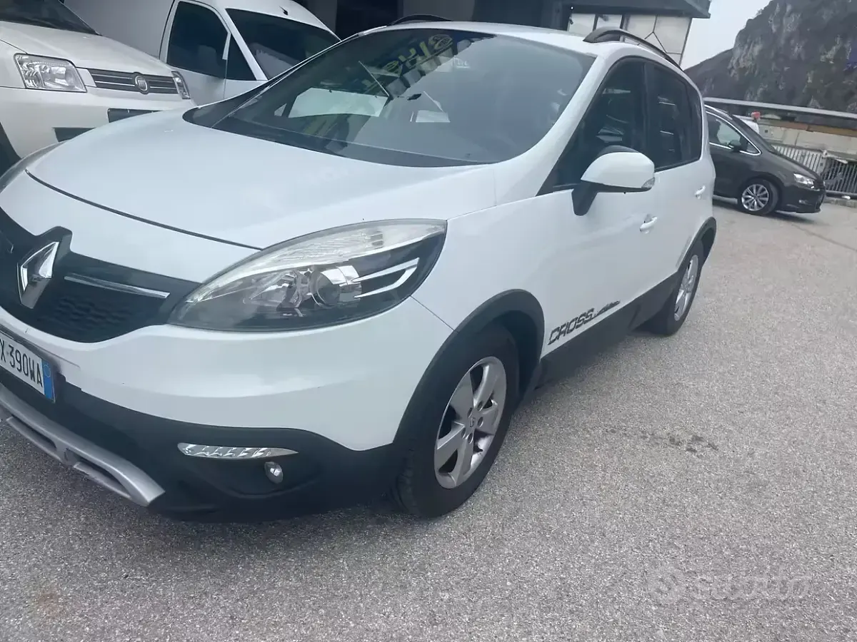 Usata Renault Scenic E-Tech XMOD 110 CV (80 kW) 2015 Bianco Monovolume