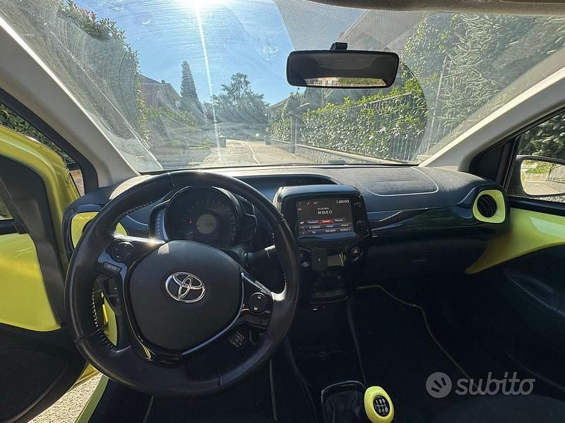 Usata Toyota Aygo 69 CV (50 kW) 2016 Giallo Utilitaria