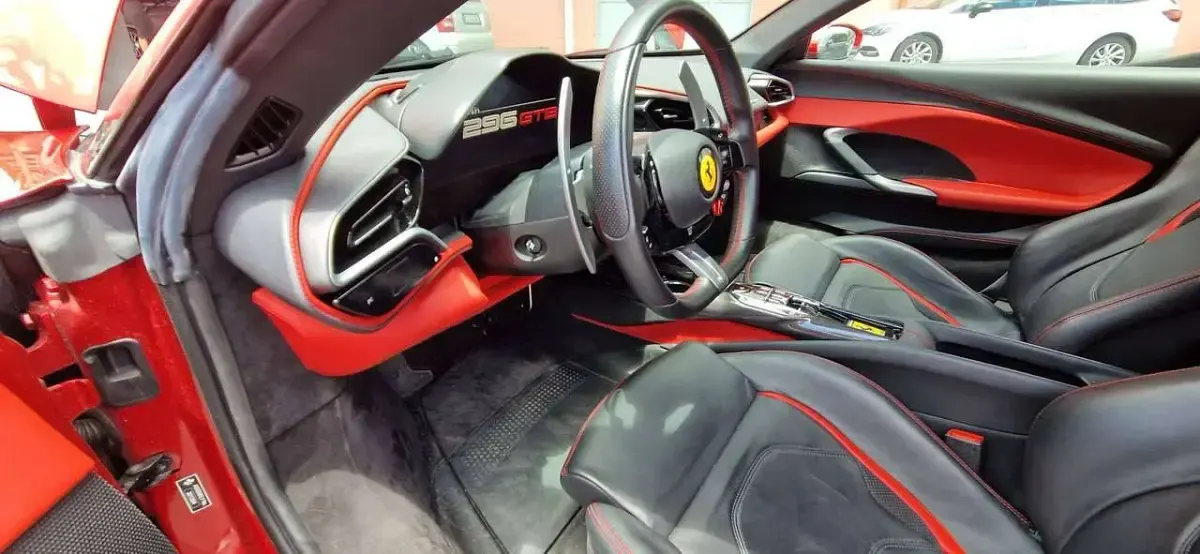 Usata Ferrari 296 829 CV (609 kW) 2022 Rosso Coupé