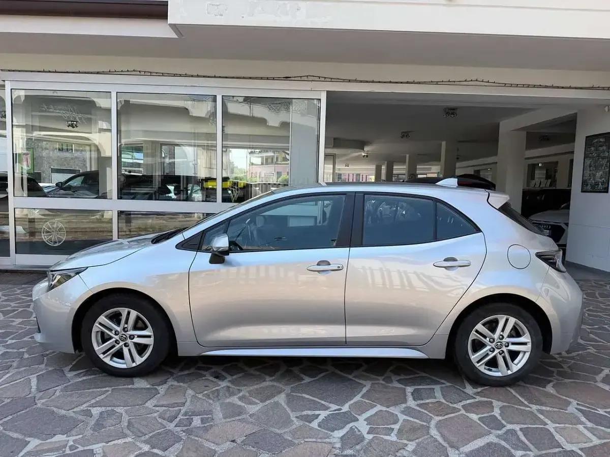 Usata Toyota Corolla Business Edition 98 CV (72 kW) 2022 Argento Berlina