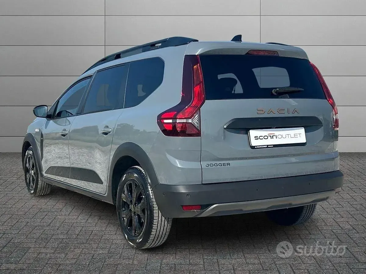 Usata Dacia Jogger Extreme 101 CV (74 kW) 2025 Grigio Monovolume