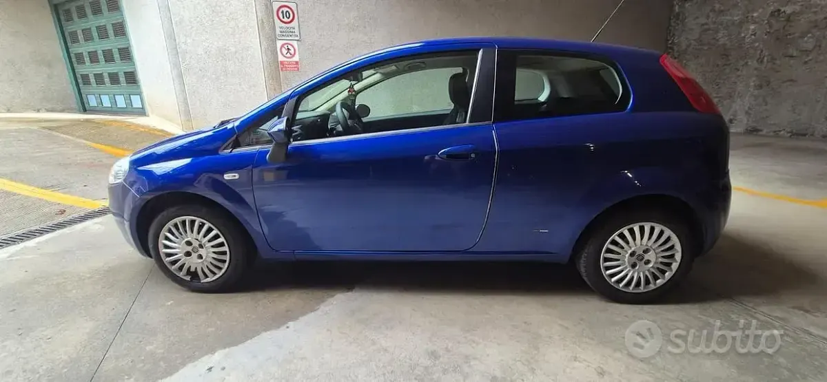 Usata Fiat Grande Punto 75 CV (55 kW) 2007 Bluazzurro Utilitaria