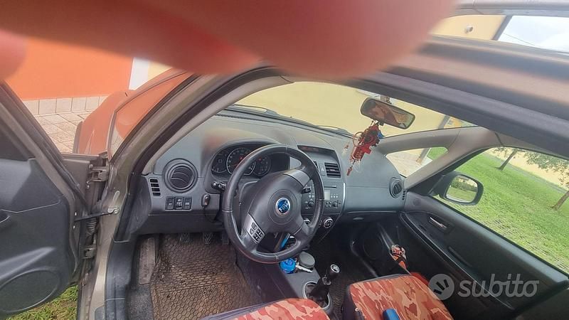 Usata Fiat Sedici 107 CV (78 kW) 2006 Marrone SUV