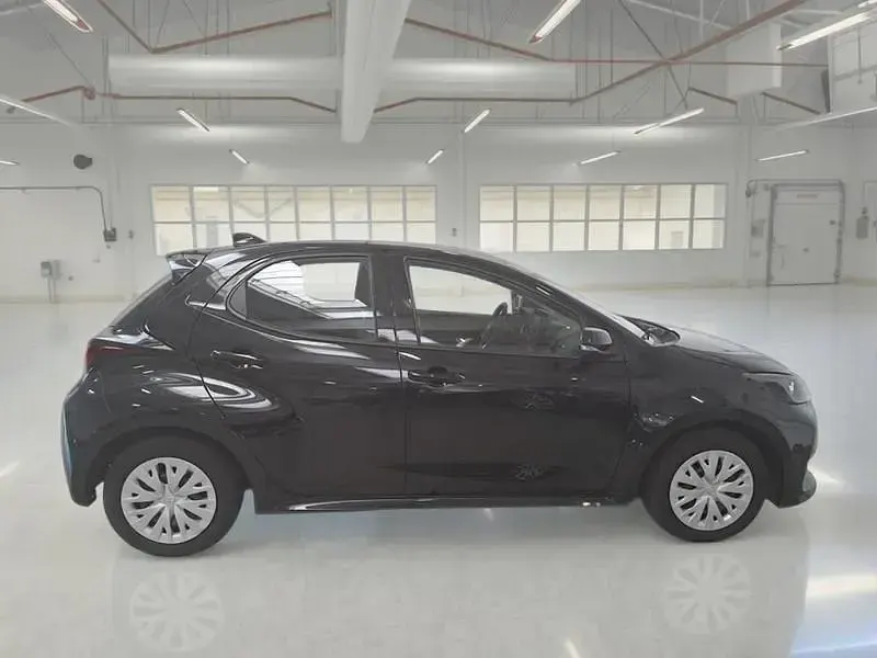 Usata Toyota Yaris Hybrid Business Edition 92 CV (67 kW) 2023 Nero Berlina