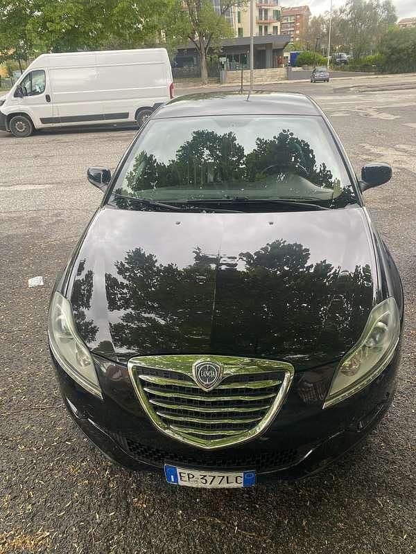 Usata Lancia Delta Gold 120 CV (88 kW) 2012 Nero Utilitaria