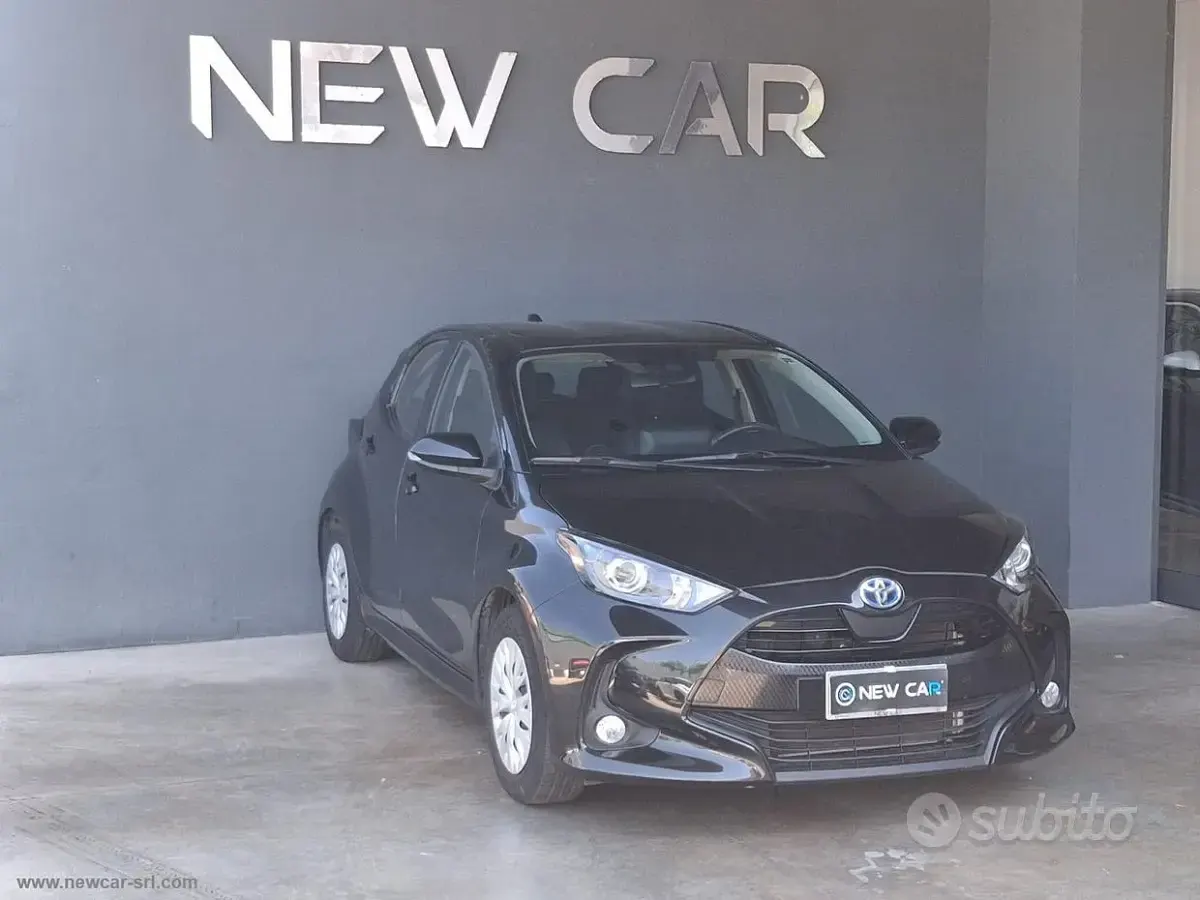 Gebraucht Toyota Yaris Hybrid Business Edition 92 PS (67 kW) 2022 Schwarz Limousine