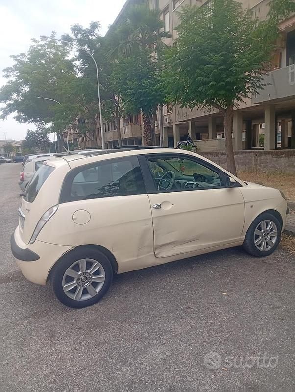 Usata Lancia Ypsilon 54 CV (39 kW) 2004 Bianco Utilitaria