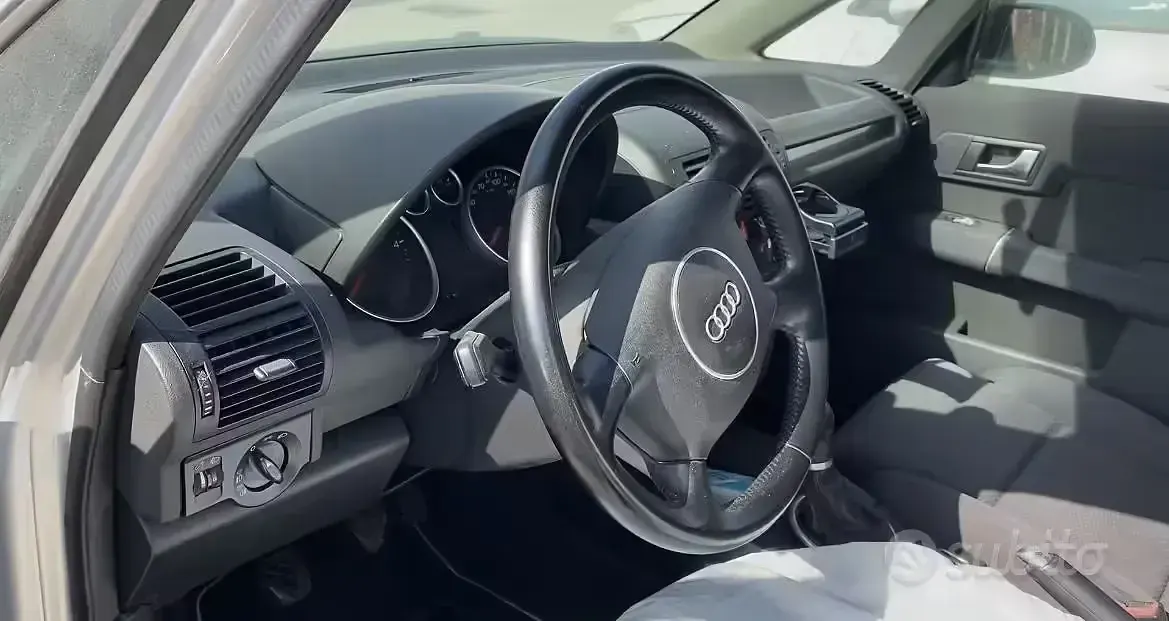 Usata Audi A2 75 CV (55 kW) 2003 Grigio Utilitaria