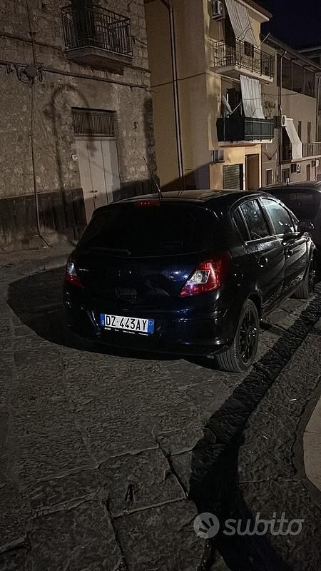 Usata Opel Corsa 80 CV (58 kW) 2010 Nero Utilitaria