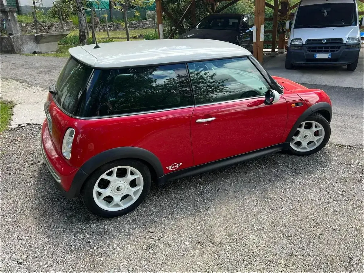 Begagnad Mini One D 75 HK (55 kW) 2004 Röd Halvkombi