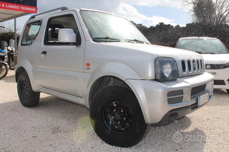 Usata Suzuki Jimny 85 CV (62 kW) 2011 Grigio SUV