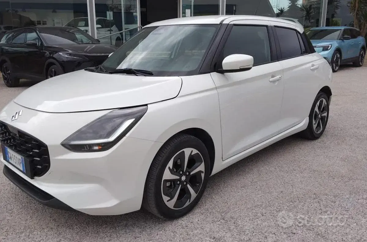 Usata Suzuki Swift 83 CV (61 kW) 2024 Bianco Utilitaria