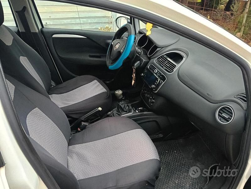 Usata Fiat Punto 95 CV (69 kW) 2012 Bianco Berlina